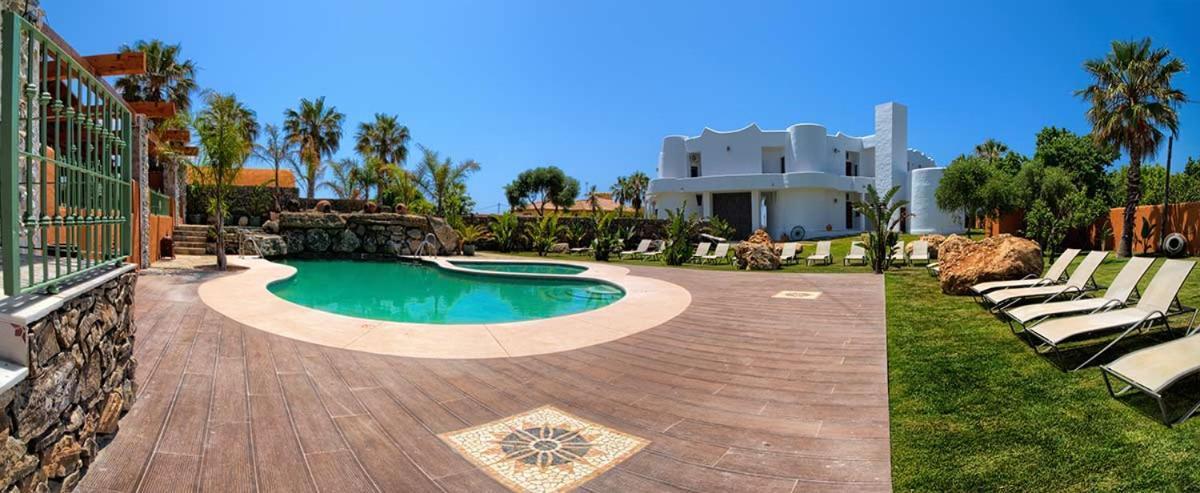 Apartamentos Turisticos Bahia De Trafalgar Саора Экстерьер фото