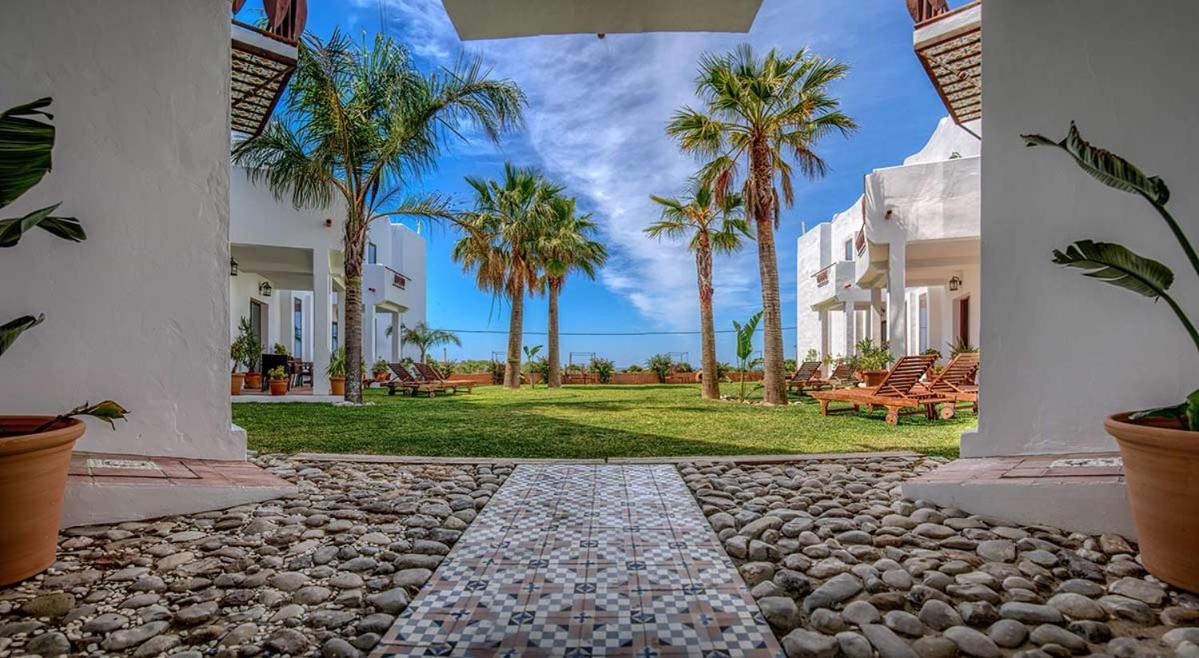 Apartamentos Turisticos Bahia De Trafalgar Саора Экстерьер фото
